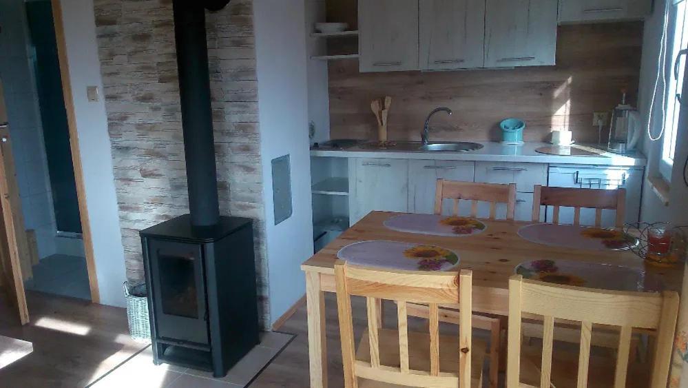 Domek W Bieszczadzkim Sadzie Bobrka Extérieur photo