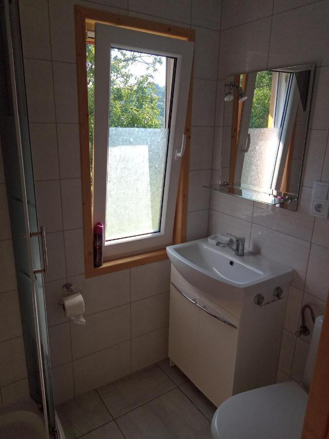 Domek W Bieszczadzkim Sadzie Bobrka Extérieur photo